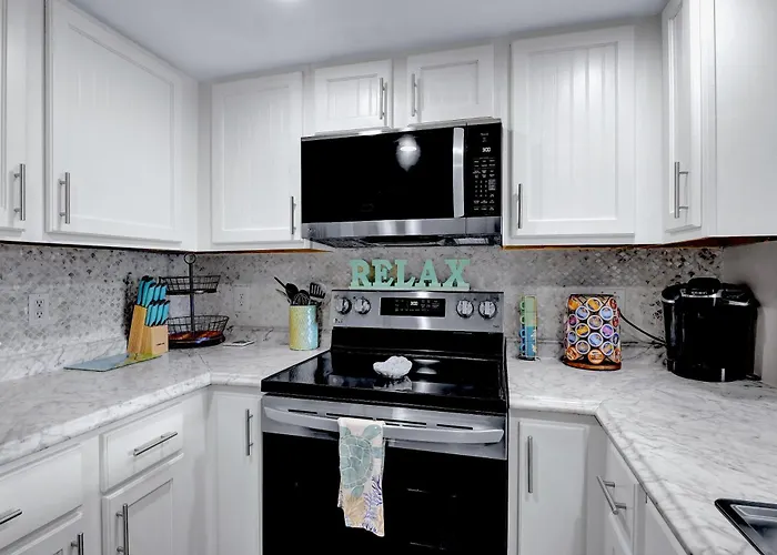 Ocean View & Easy Beach Access!